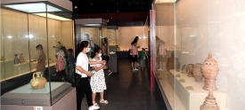 参观博物馆学习历史文化